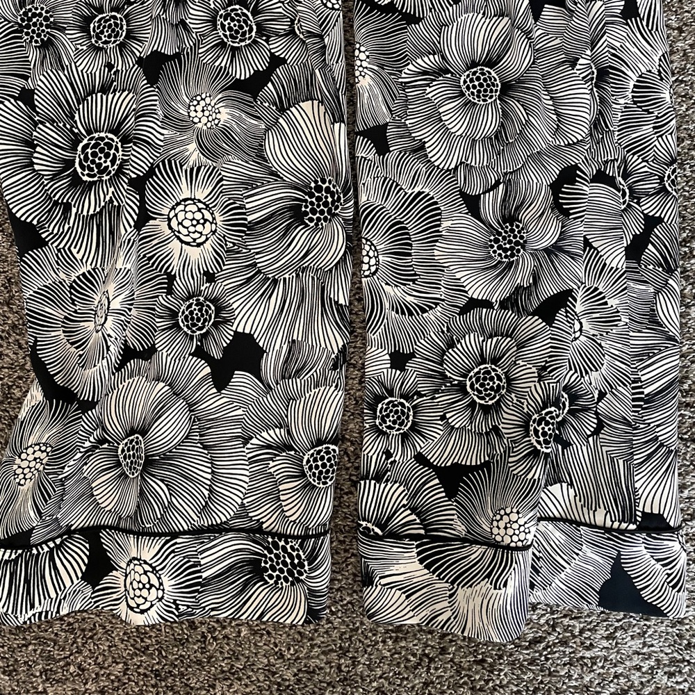 Express Monochrome Floral Pattern Pants - Picture 6 of 9